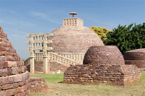 Wykopaliska w Sanchi: Związana z buddyzmem epoka Satavahanów i rozwój architektury religijnej